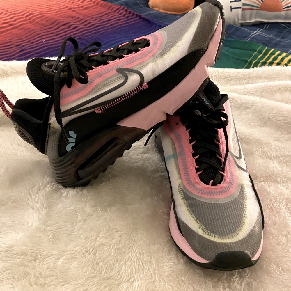 Women’s Nike Air Max 2090